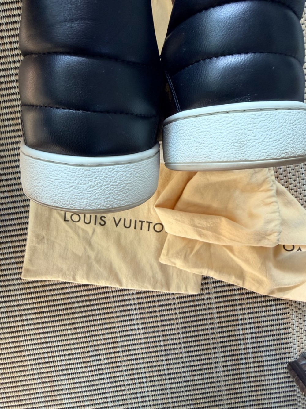 Louis Vuitton Brown Monogram Men’s Low-Top Sneakers with Black Laces - Picture 6 of 14